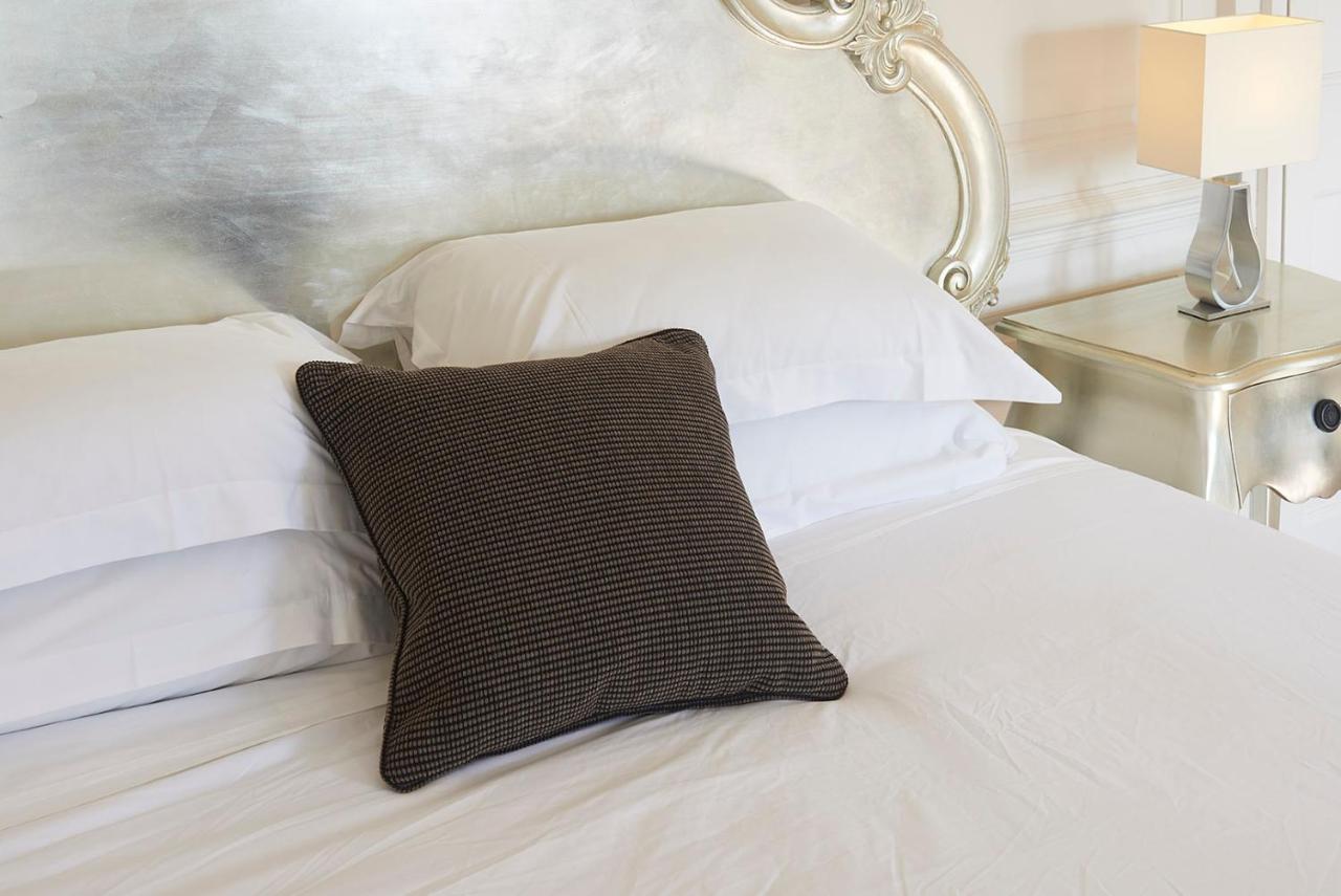 The Bell Inn Hotel Horndon-on-the-Hill Экстерьер фото